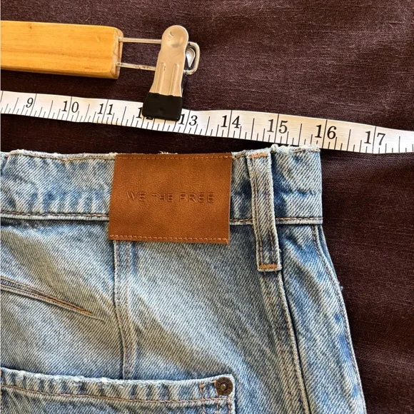 We The Free Mid Rise Good Luck Barrel Jeans in Light Blue - Picture 6 of 7